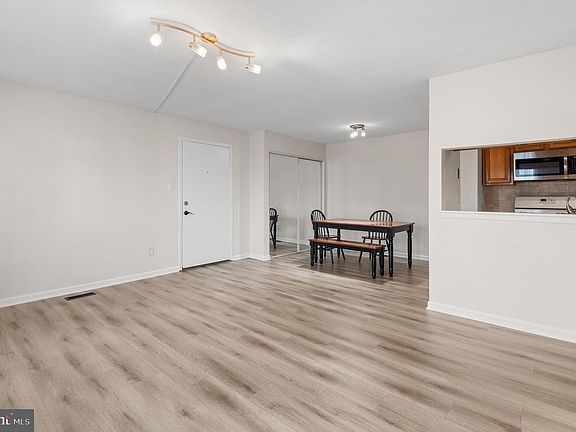 5th image of 1401 Morris Ct