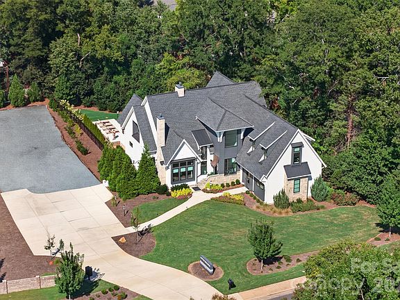 3rd image of 5555 Fairview Rd