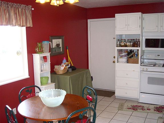 Kitchen Eating Area