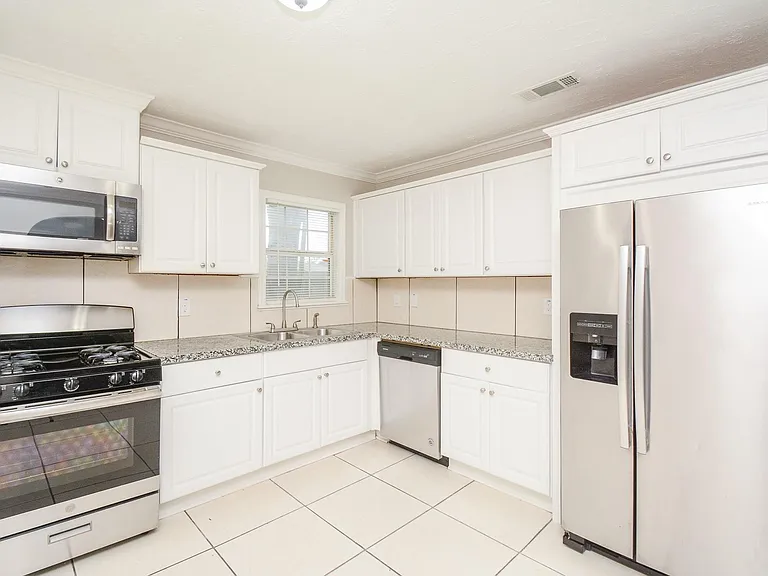 2109 Pomona Dr — Photo 10