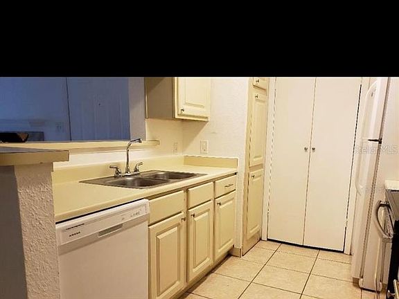 5th image of 4400 Thornbriar Ln APT 108