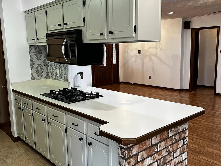 118 Gravolet St — Photo 12