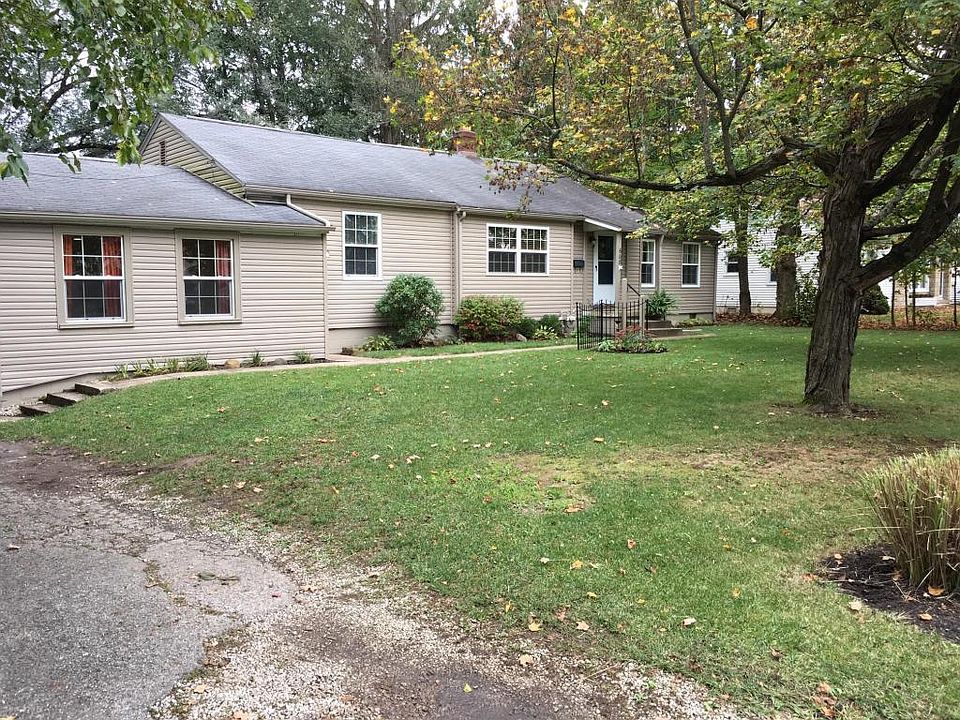 1st image of 608 Country Club Dr