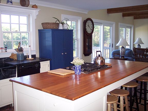 Center aisle in kitchen