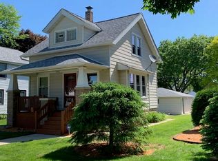 2468 S 74th St, West Allis, WI 53219