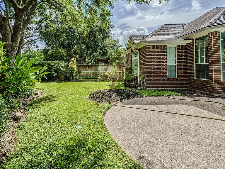 5415 Emerald Brk — Photo 37
