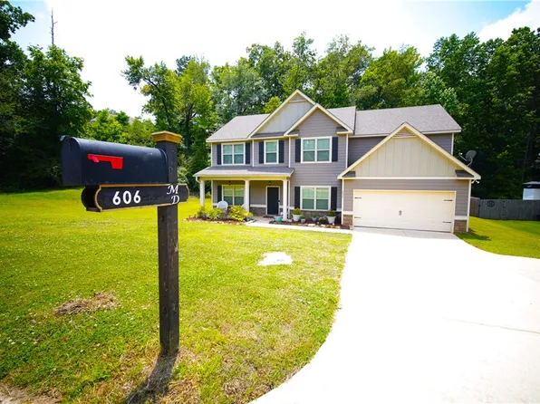 606 McDonald Dr, Opelika, AL 36801
