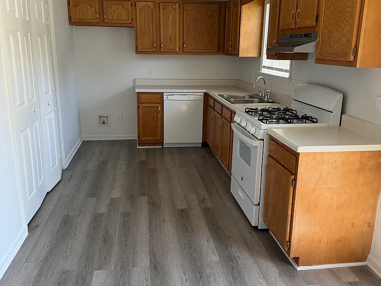 1009 Cody Dr — Photo 3