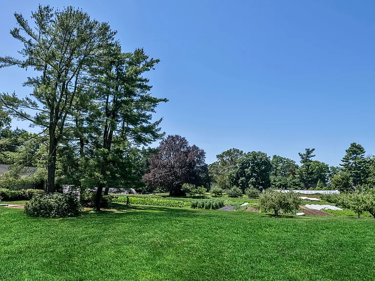 681 Closter Dock Rd — Photo 38
