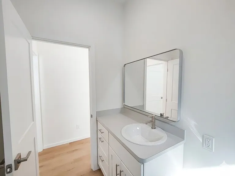 746 NE Revere Ave — Photo 7