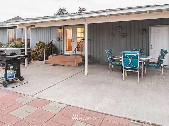 4th image of 2225 S Rosemont Place