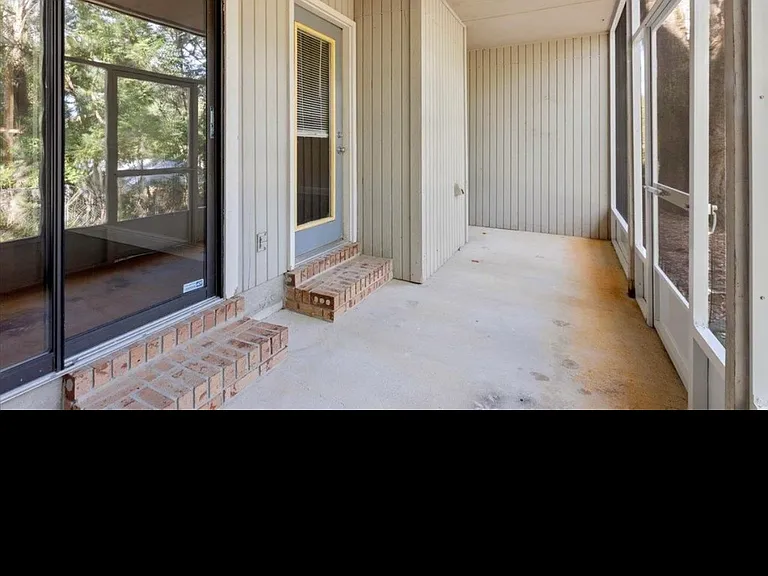 1101 Green Tree Ct #B — Photo 25