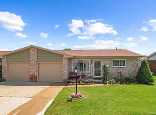 47450 Lizabeth Dr, Chesterfield, MI 48047
