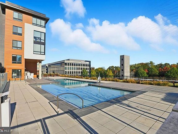 4th image of 145 Riverhaven Dr #245