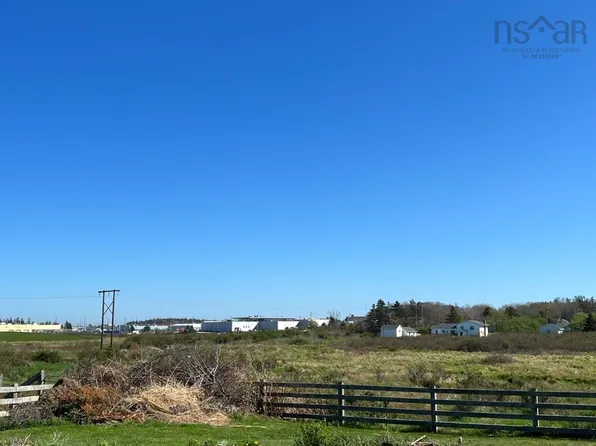 15 Ford Ave, Yarmouth, NS B5A 2M2