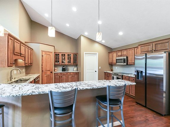 4th image of 605 Westminster Dr