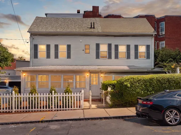 13 Heard St, Chelsea, MA 02150