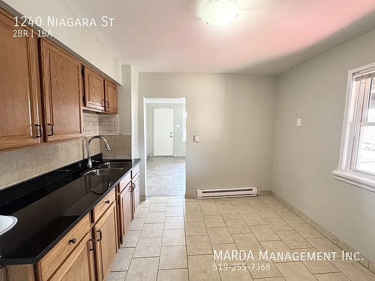 1240 Niagara St — Photo 8