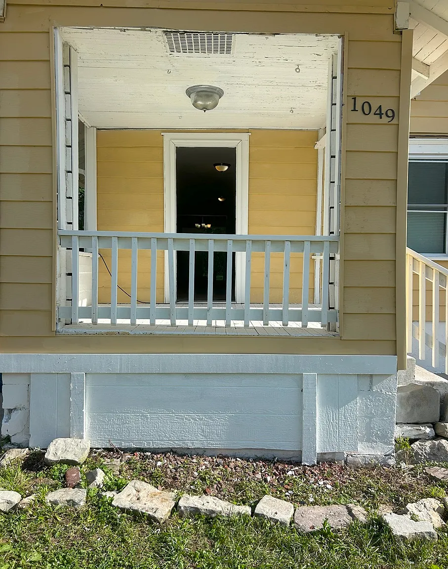 2 bed, 890 sqft, $1,150 — Photo 1