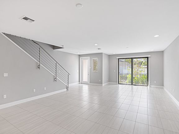 4th image of 3748 E Lambert Ave