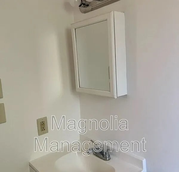831 High St — Photo 6