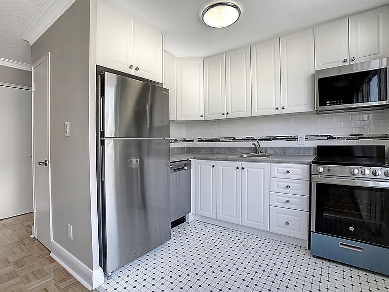 96 Jameson Ave — Photo 6