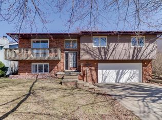 4 Timber View Dr, Bloomington, IL 61701