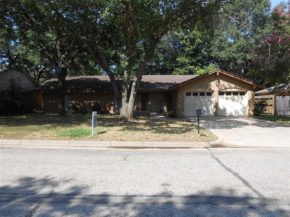 1st image of 1820 Lakeside Dr