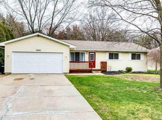 3892 Loton Dr, Fort Gratiot, MI 48059