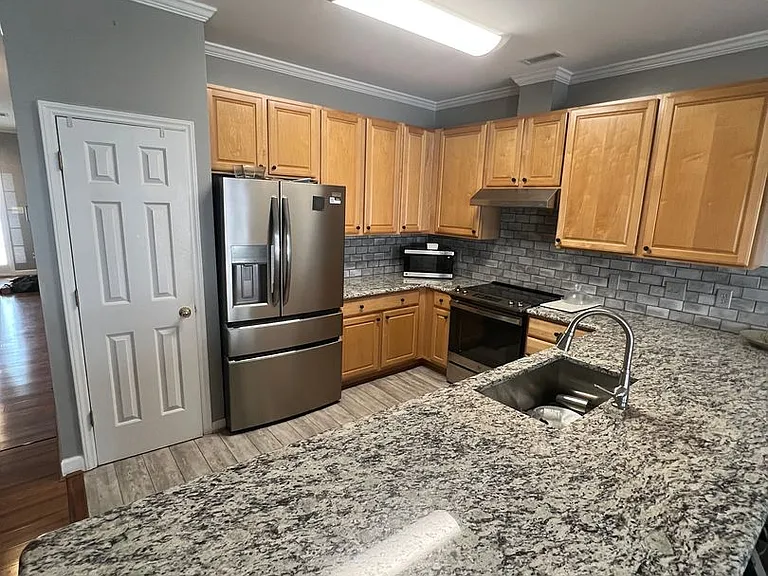 50307 Governors Dr — Photo 8