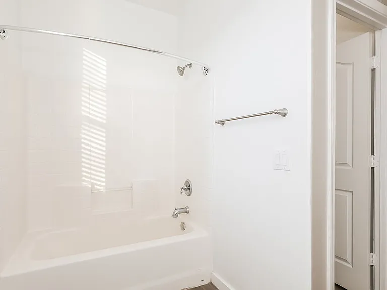 6628 W Monroe St — Photo 12