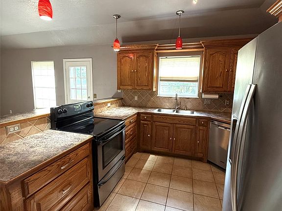 3rd image of 303 Meadowlark Ln