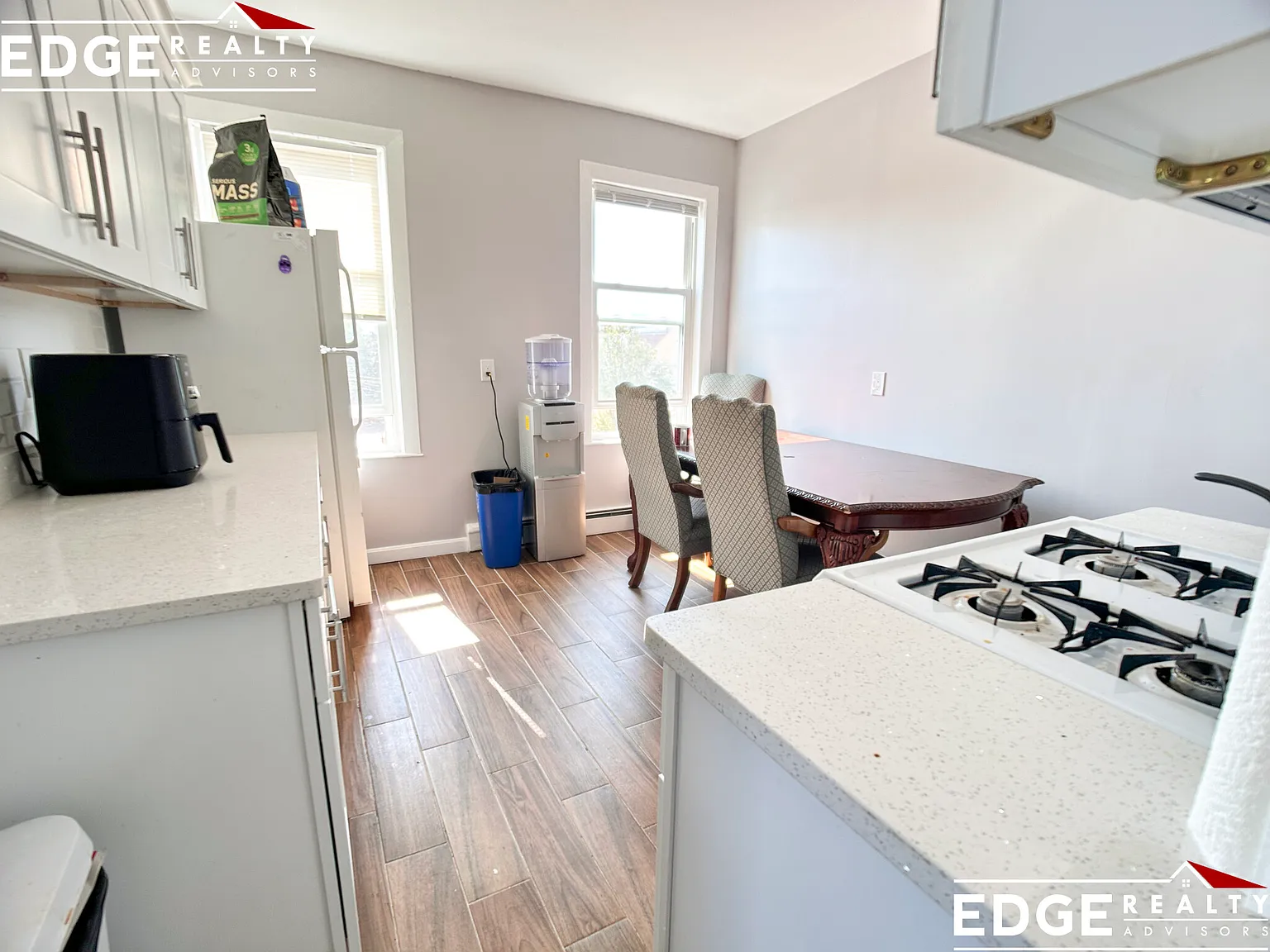 3 bed, 1.0 bath, 1200 sqft, $3,800 — Photo 2
