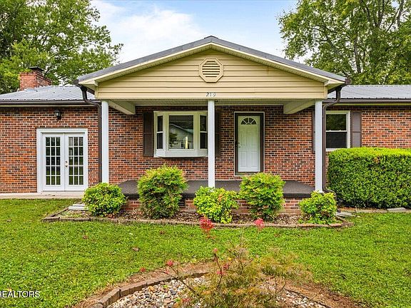 3rd image of 219 W Bowman Cir