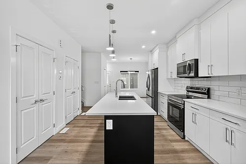 28 Renwyck Pl Photo 1