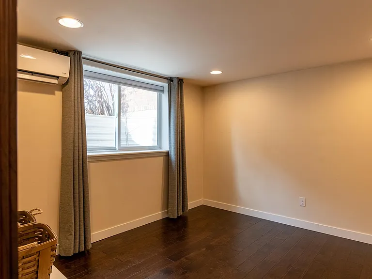 1300 W Franklin St #50 — Photo 14