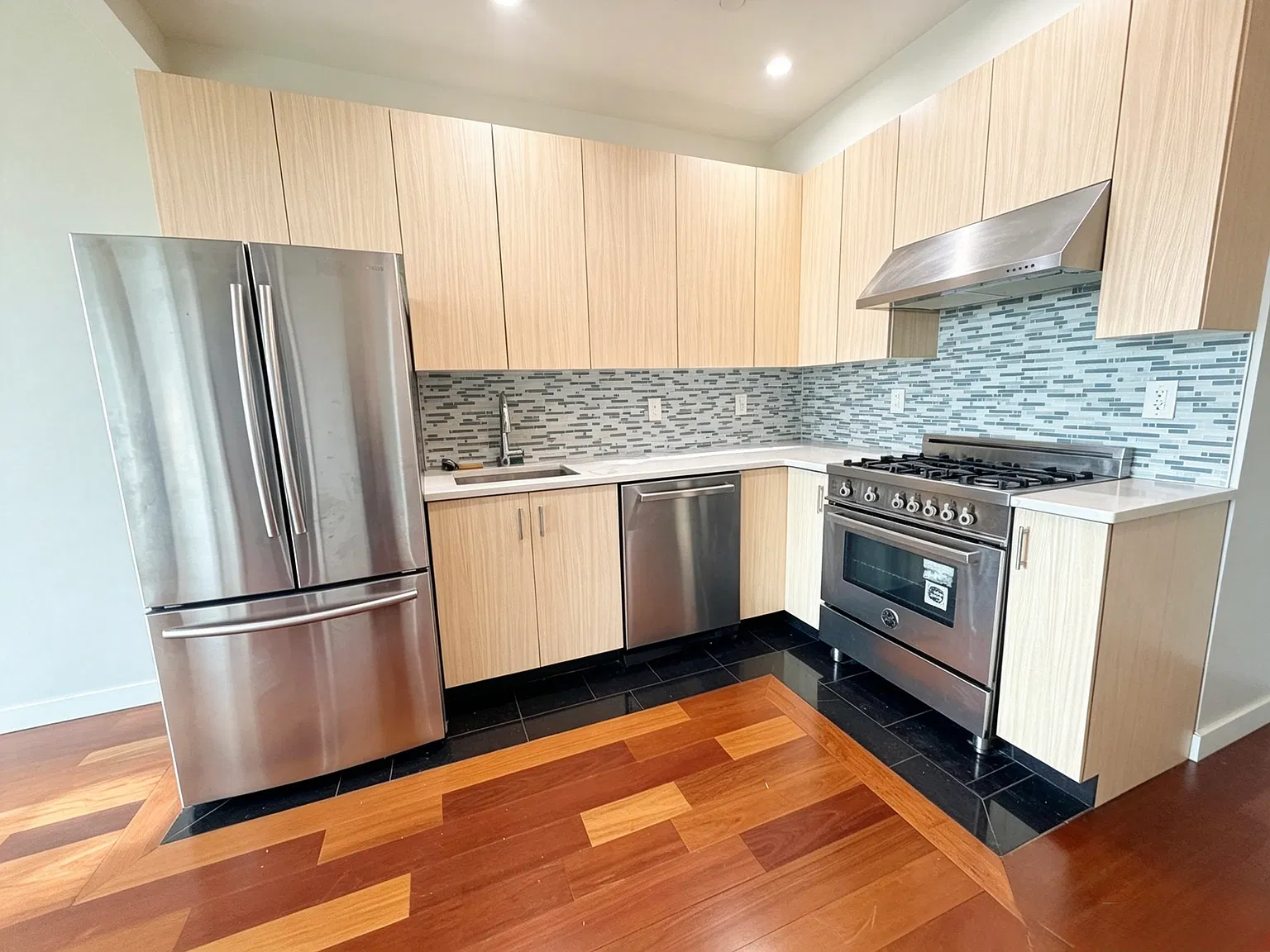 1 bed, 550 sqft, $2,800 — Photo 2