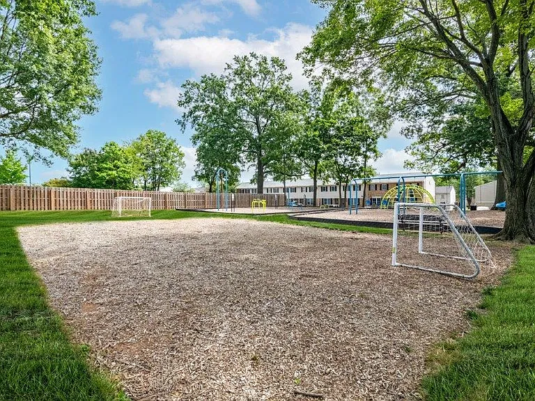 Brookside Manor Apartments and Townhomes — Photo 19