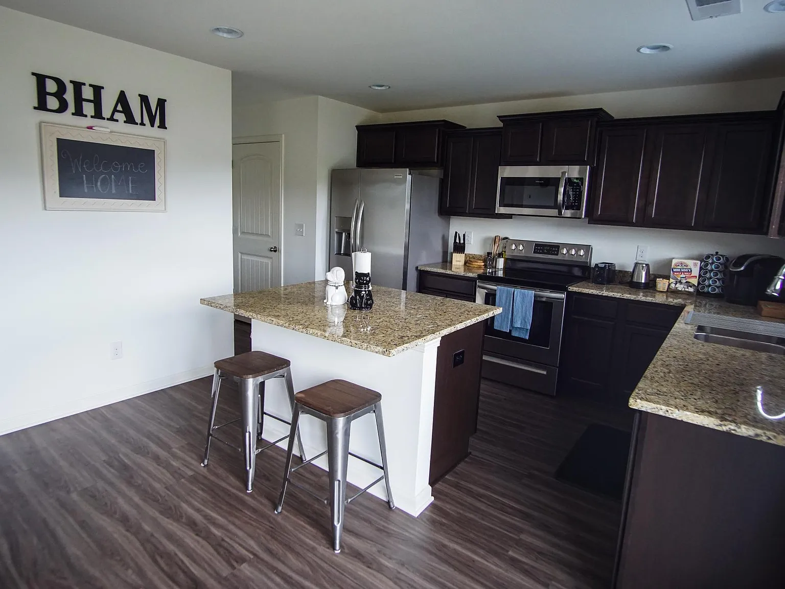 4 bed, 2.5 bath, 2150 sqft, $3,245 — Photo 4