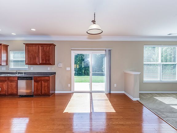4th image of 3004 Centerview Dr