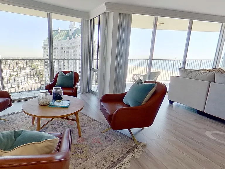 700 E Ocean Blvd #2805 — Photo 1