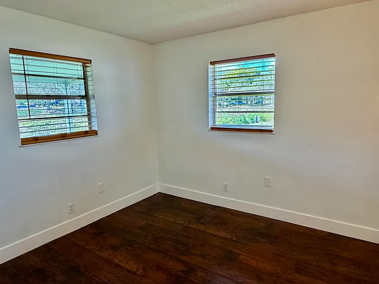 2821 Duke Ln — Photo 12