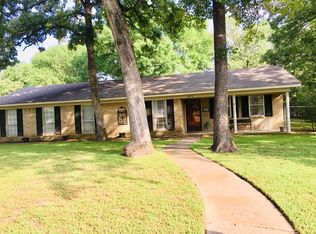 111 Mimosa Dr, Palestine, TX 75803