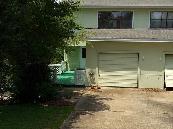 2nd image of 4660 Peacock Dr APT A