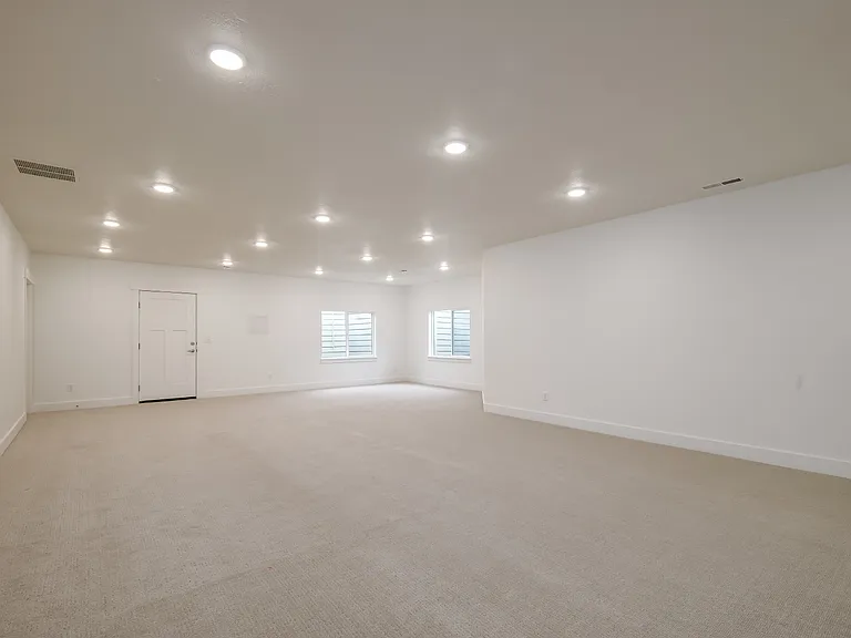 1017 E Tucker Ln — Photo 20