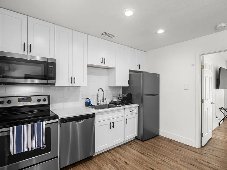 1110 E Polk St #2 — Photo 5
