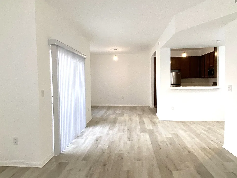 9731 Vesper Ave #3