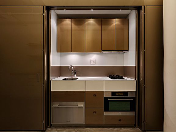 3rd image of 16 W 19th St APT 8F