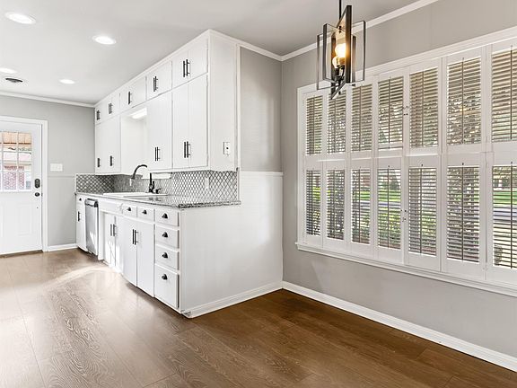 4th image of 2404 Marguerite St