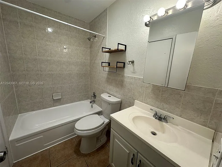 2775 Taft St #307 — Photo 16